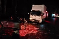 Colisão entre carro e caminhão deixa duas pessoas presas nas ferragens em Seara