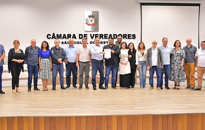 Câmara de Vereadores presta homenagem póstuma à professora Oralina Borges