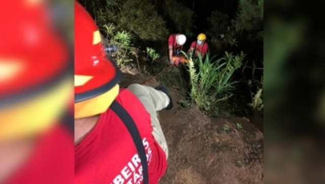 Pai ferido escala ribanceira de 60 metros e caminha horas para buscar ajuda após acidente em SC