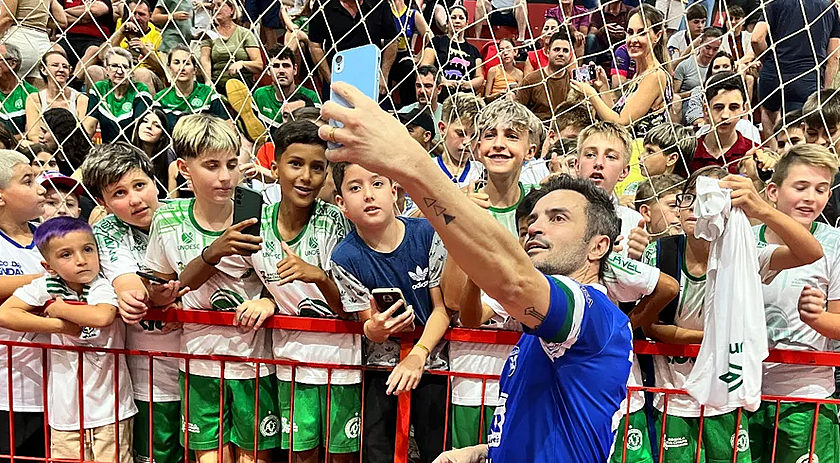 Falcão brilha em São Miguel do Oeste em jogo das lendas com Sotilli