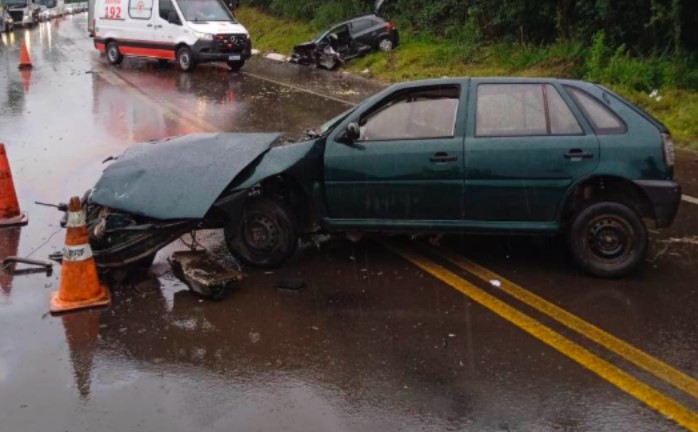 Vítimas são ejetadas de veículo em acidente com 6 feridos na BR-282