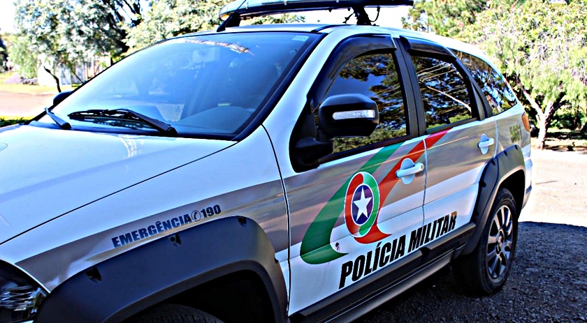 Homem é preso após ameaçar esposa e enteada de morte em São Miguel do Oeste