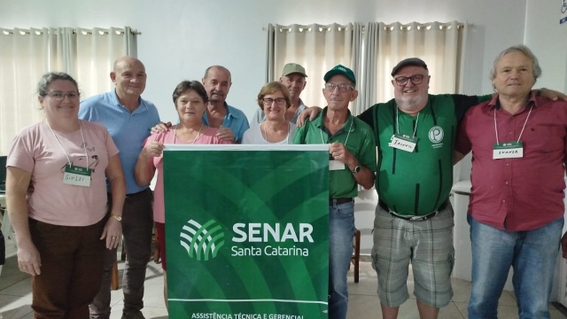 Idosos concluem cursos de informática