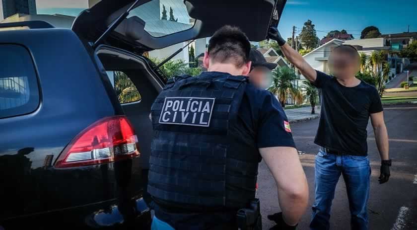 Suspeito de esfaquear homem pelas costas durante evento e é preso pela Polícia Civil