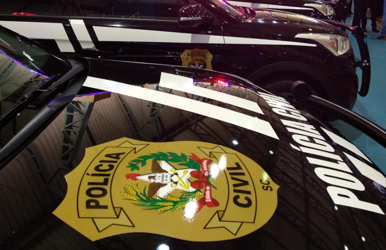 Oito pessoas são presas suspeitas de organizar encontro neonazista