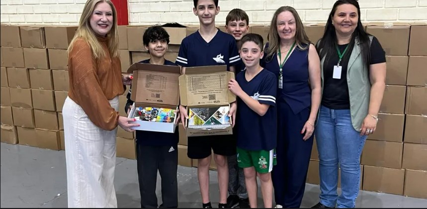 Entrega de kits escolares beneficia mais de cinco mil alunos da rede estadual