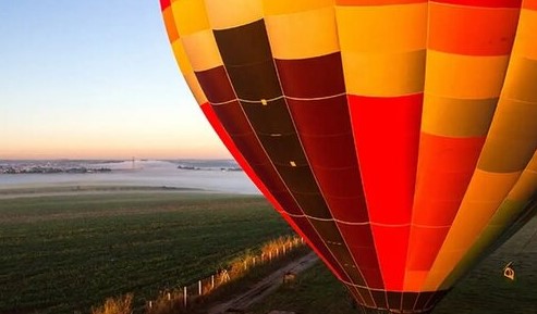 Após tragédia, governo quer avançar em regulamentação do balonismo