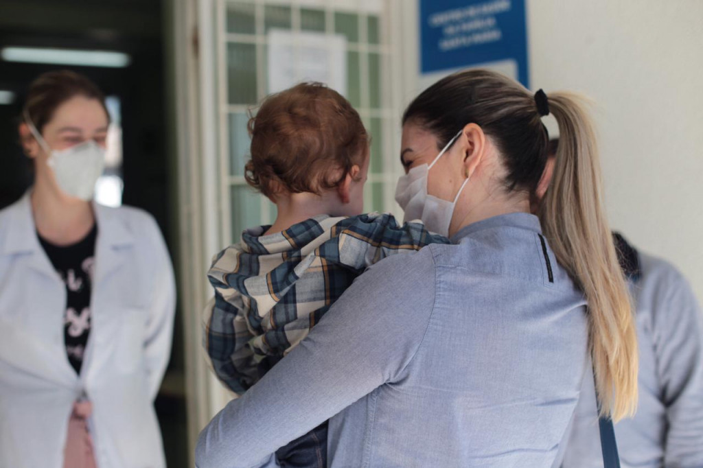 Santa Catarina recebe primeira remessa de doses para a imunização de bebês contra a Covid-19