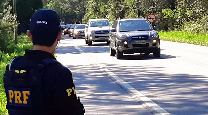 PRF reforça fiscalização nas rodovias federais de SC durante feriado do Dia do Trabalhador