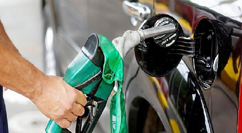 Preço médio da gasolina cai mais 2,5% e chega a R$ 5,03 em SC; e R$ 5,04 no Brasil