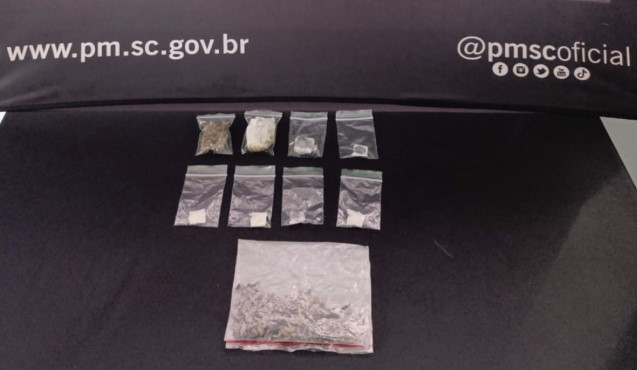 Jovem é preso por tráfico de drogas na área industrial