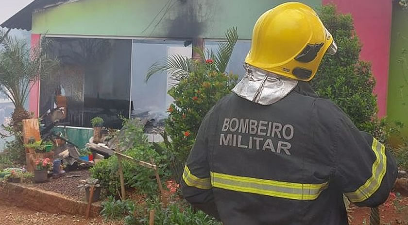 Incêndio destrói residência