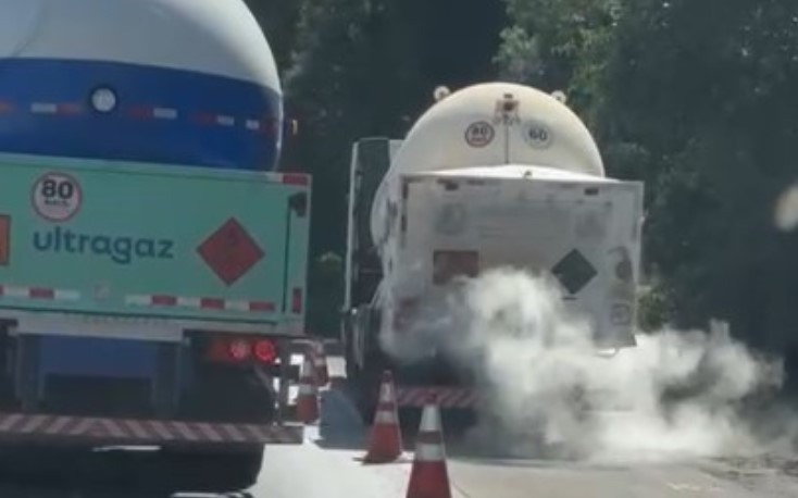 Vazamento de gás em caminhão é registrado na BR-282