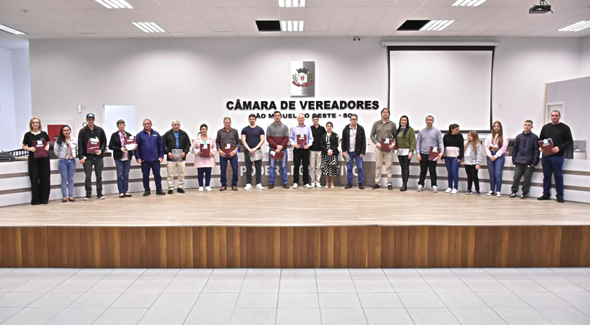 Câmara homenageia colonos e motoristas pela importância histórica, econômica e social de suas atividades