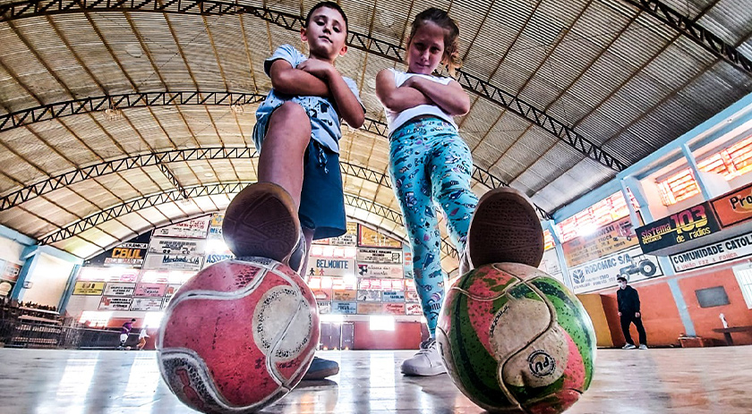 Mais de 90 crianças iniciam atividades na Escolinha de Futsal