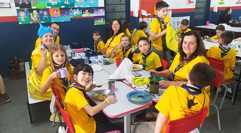 Grupos Escoteiro Raízes participa de evento em Cunha Porã