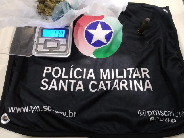 PM prende homem porte ilegal de munição ou acessório de uso permitido e posse de droga