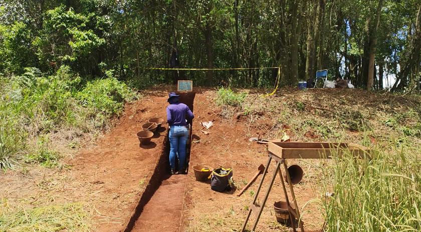 Pesquisadores fazem escavações nos "muros de Campo Erê" em busca de vestígios sobre povos antigos
