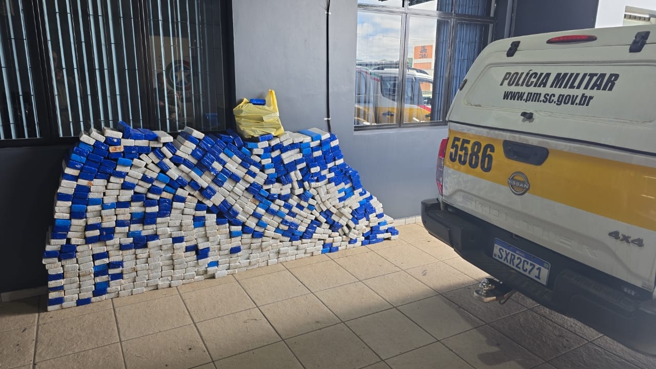 Polícia encontra mais de meia tonelada de maconha em Hilux capotada e abandonada na SC-135