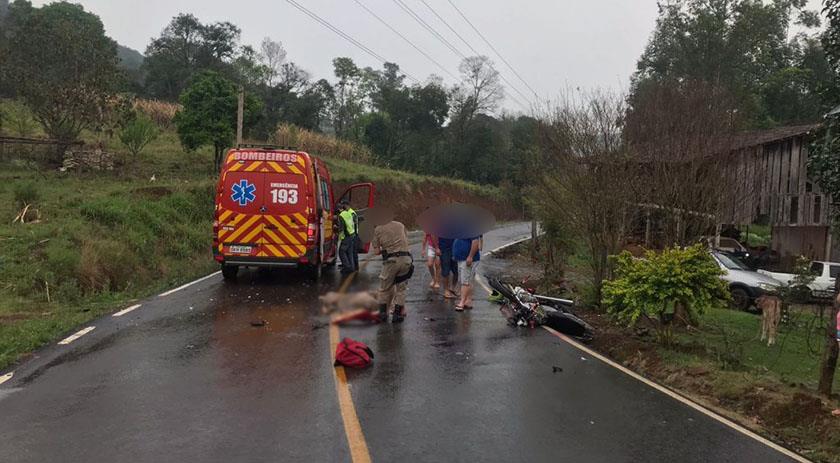 Duas pessoas morrem após colisão envolvendo motocicletas no Oeste de SC