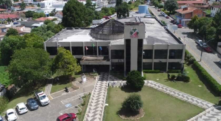 Eleitores de município catarinense também votarão para prefeito no domingo