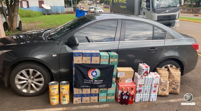 PM apreende carro com mercadorias ilegais avaliadas em mais de R$ 80 mil
