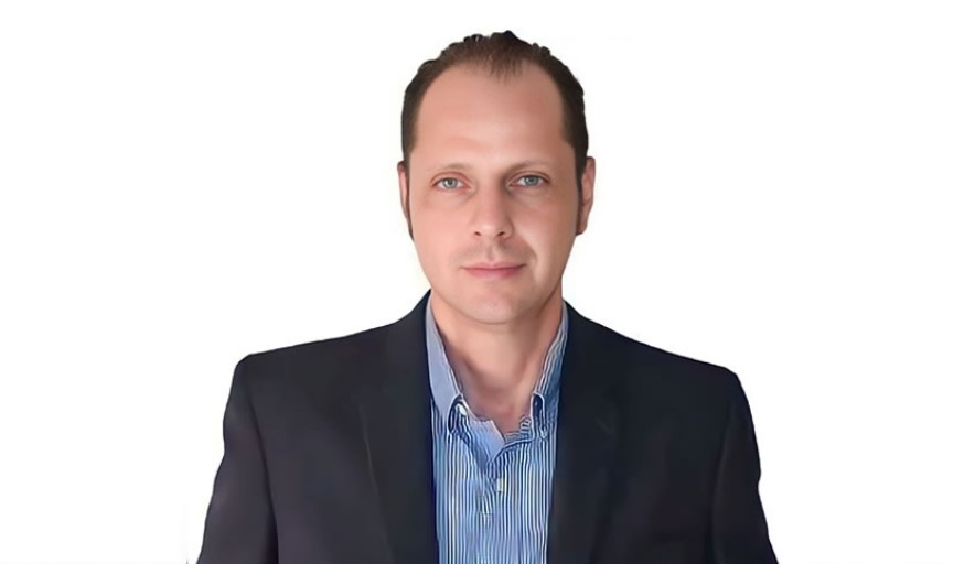 TRIÂNGULO AMOROSO. Este é o principal tema de Roger Brunetto em sua coluna desta semana. Na verdade, é mais uma de suas crônicas. E essa com um final surpreendente
