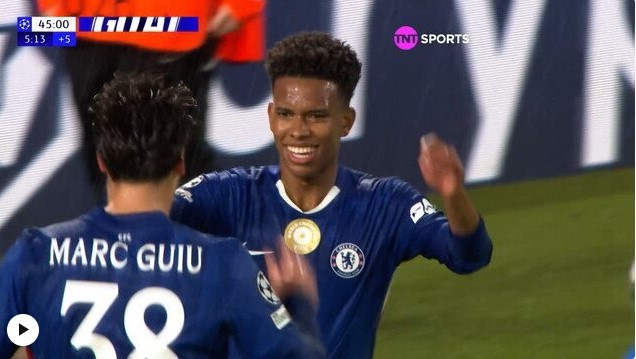 Estêvão faz o primeiro na Champions, e Chelsea goleia o Ajax