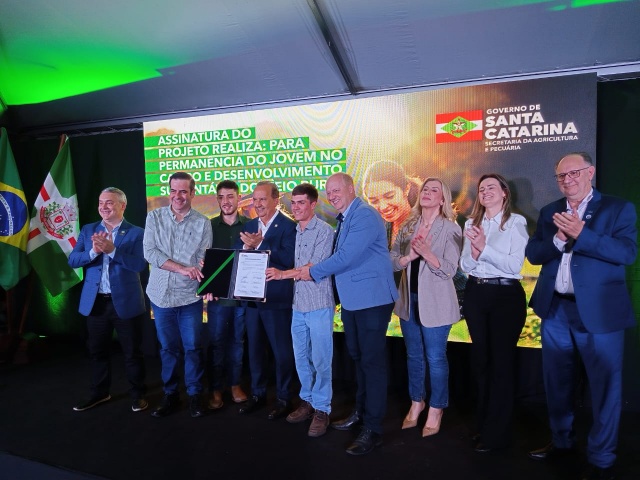 Governador assina acordo em São Miguel do Oeste para fortalecimento do Ensino Agrotécnico