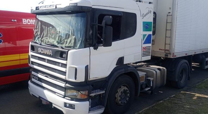 Motorista é encontrado morto dentro de caminhão estacionado