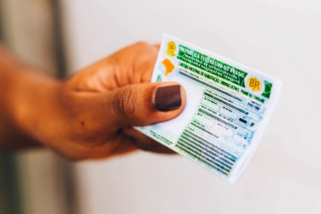 Mais de 91 mil motoristas de SC economizam com renovação gratuita da CNH