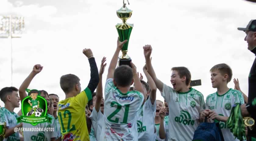 Escola da Chapecoense de São Miguel do Oeste conquista título na Arena Condá