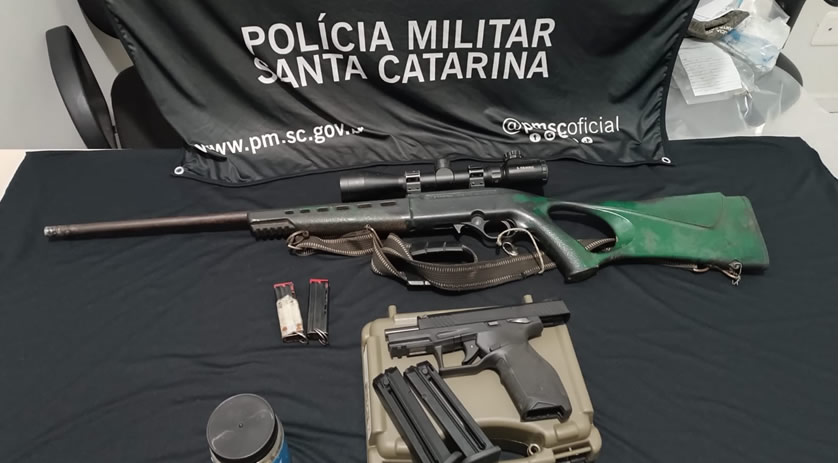 Homem é preso ao disparar arma de fogo no interior