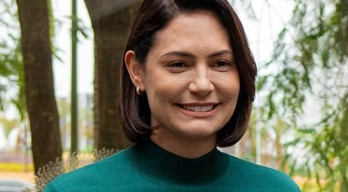 Michelle Bolsonaro é cotada para o Senado após declaração de Flávio