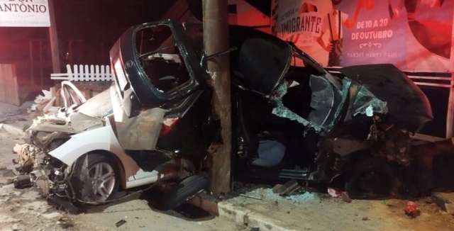 Carros viram amontoado de sucata e vítimas escapam por milagre de acidente em SC