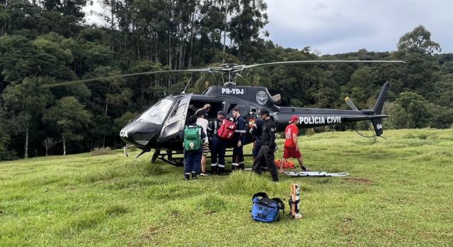 Mulher sofre queda em cachoeira e é resgatada por helicóptero no Oeste de SC