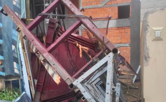 Queda de elevador mata três trabalhadores e deixa dois feridos