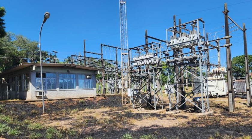 Fogo em vegetação deixa 10 mil unidades sem luz