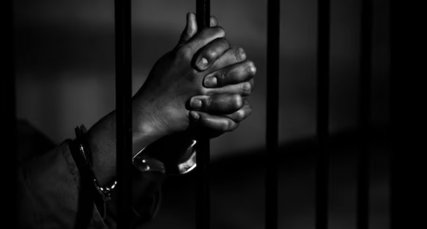 Homem tenta matar filho e esposa e é preso