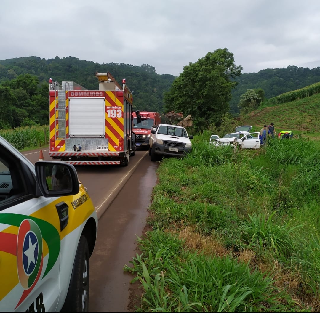 Condutora sofre ferimentos em saída de pista na SC 386