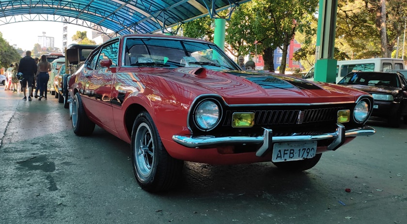 Quarto Encontro de carros antigos do Velho Oeste Car Pub é realizado