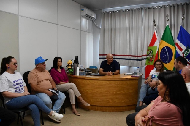 Prefeito e vice-prefeito recebem deputada Paulinha