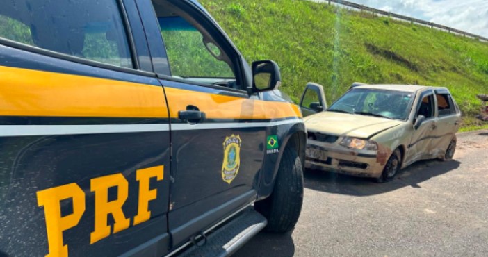 Pai com 240 quilos de droga foge da PRF em Itajaí, causa acidente e machuca a própria filha