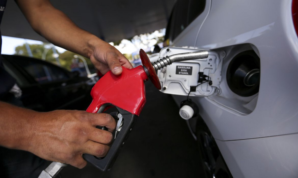 Gasolina sobe nos postos pela 4ª semana