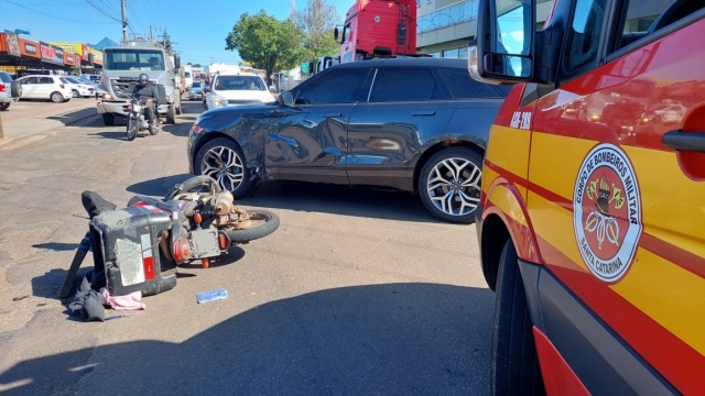 Acidente de trânsito deixa motociclista ferido na Willy Barth, em SMOeste
