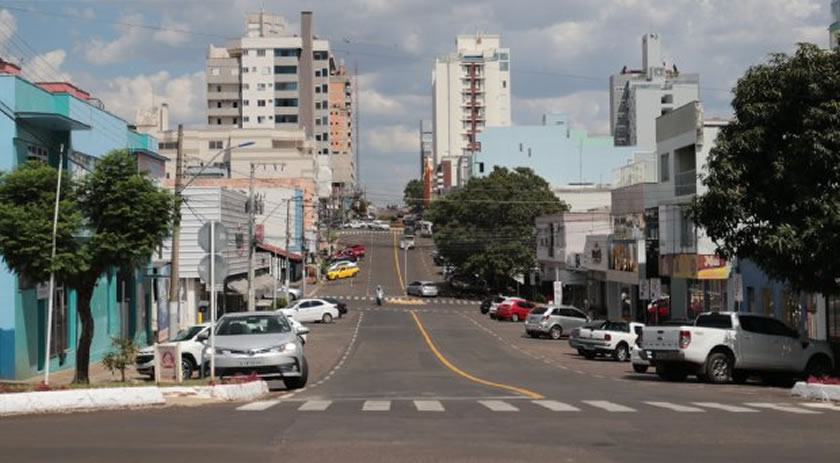Semana começa com temperatura amena e chance de chuva em SC