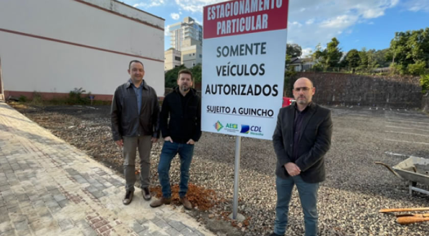 CDL e AE inauguram terreno para estacionamento na Avenida Sul Brasil
