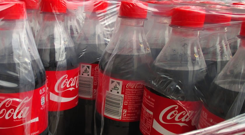 Ex-funcionária da Coca-Cola é condenada nos EUA por venda de segredos industriais