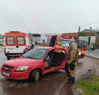 Mulher fica ferida após acidente de trânsito