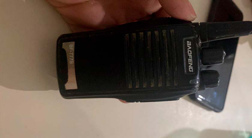 Quatro adolescentes são apreendidos com drogas e rádio